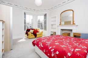 Fabulous 5 Double Bedroom Edinburgh Old Town apartment